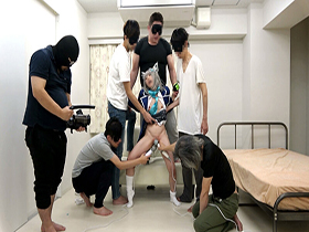 6Ｐ大乱交ＳＥＸ 身長140cm台ミニマム奇跡の妖精美少女レイヤー 大嫌いな中年カメコの極太チ〇ポで子宮フルボッコ制裁【潮吹きアクメ発狂トランス】生意気性格崩壊し公衆便所マ〇コに堕ちるまで究極淫メス改造２本立てＳＰ　サンプル画像03